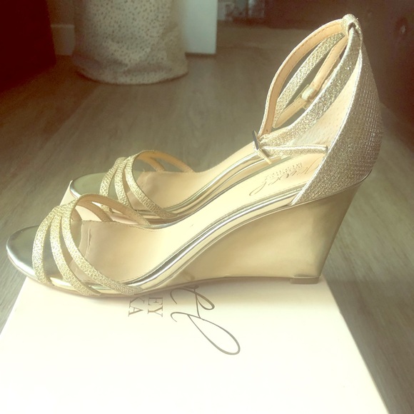 jewel badgley mischka antonette wedge sandal